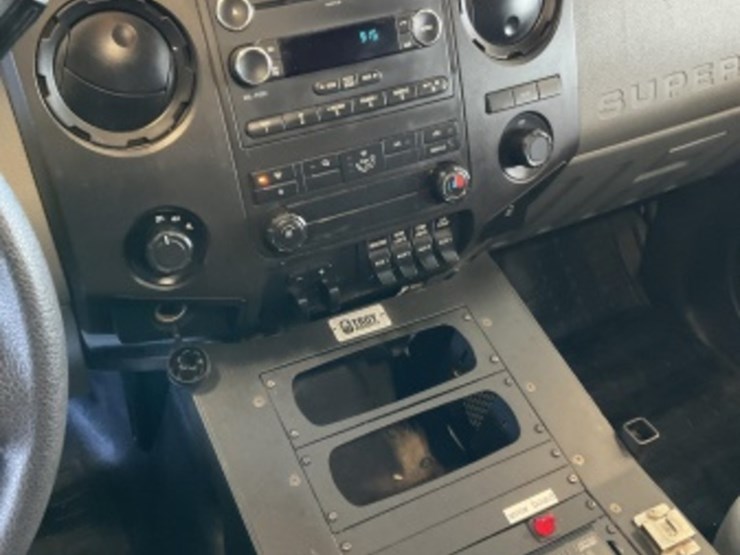 2015-ford-f550-image-21