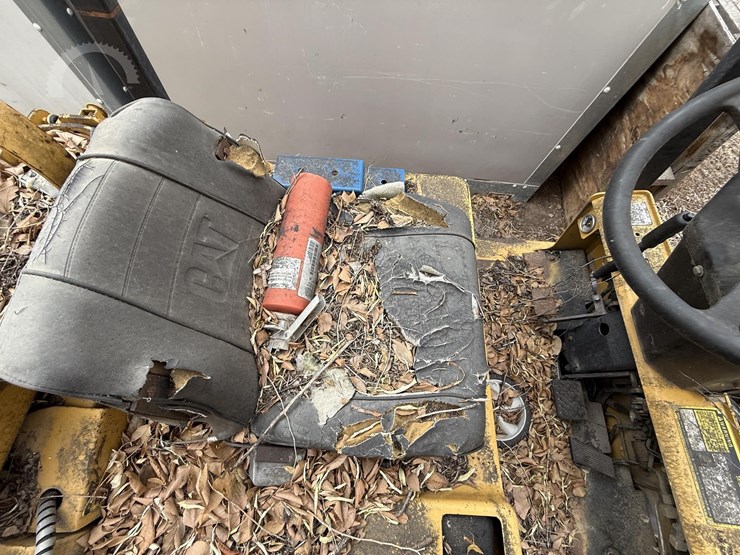 1993-caterpillar-t40b-image-10