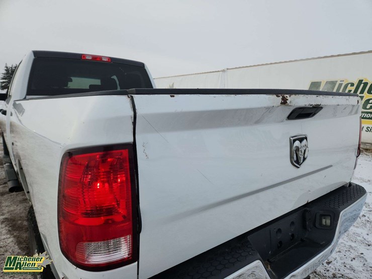 2016-dodge-2500-image-44