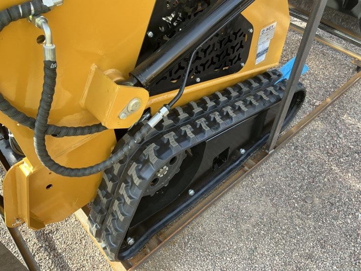 2025-agt-mx-crt23-stand-up-skid-steer-image-5