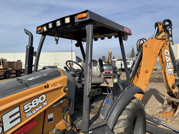 2018-case-580sn-image-10