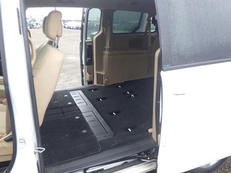 2014-dodge-grand-caravan-image-7