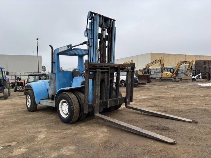 hyster-h300a-forklift-image-2