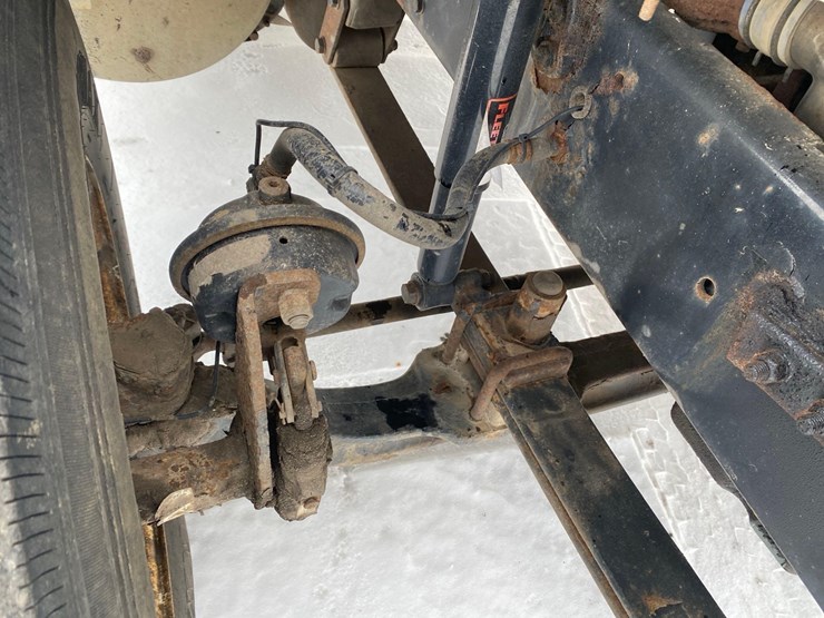 2005-sterling-at-9000-semi-tractor-image-30