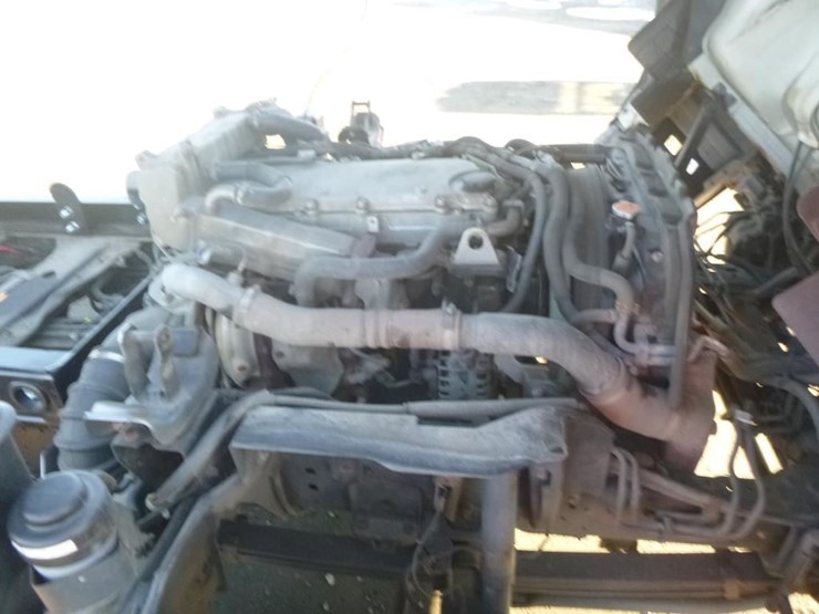 2018-isuzu-nqr-image-18