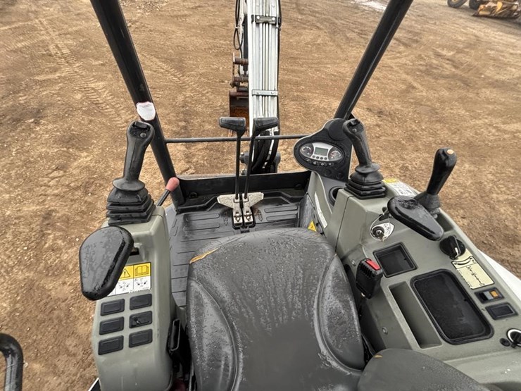 2021-bobcat-e26-image-27