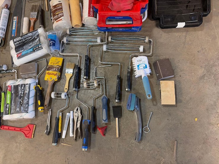 assortment-of-paint-supplies-image-5