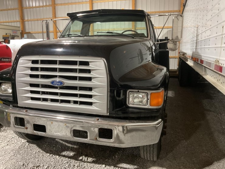 1995-ford-f800-image-3