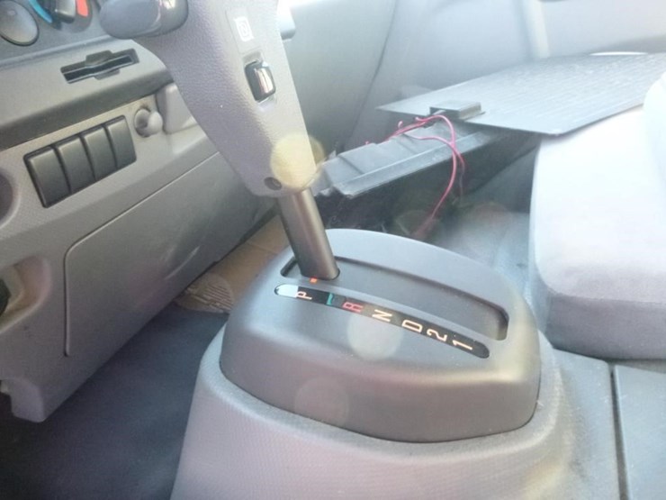 2018-isuzu-nqr-image-16