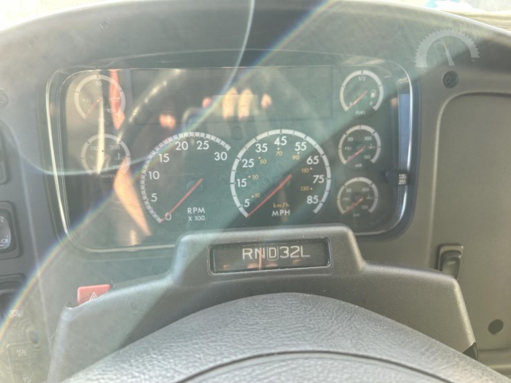 2007-freightliner-business-class-m2-106-image-50