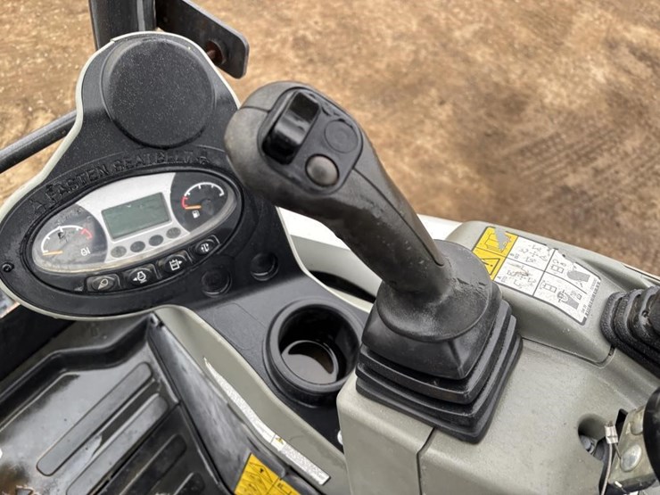 2021-bobcat-e26-image-32