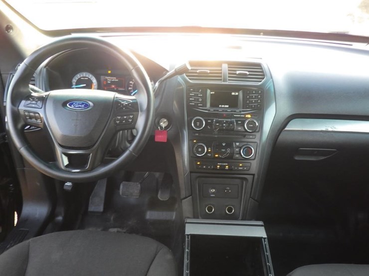 2018-ford-explorer-image-9