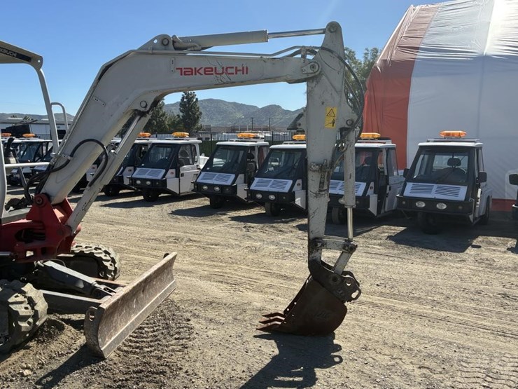 2016-takeuchi-tb240-image-6