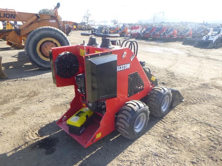2025-sdlool-323w-skid-steer-loader-image-3