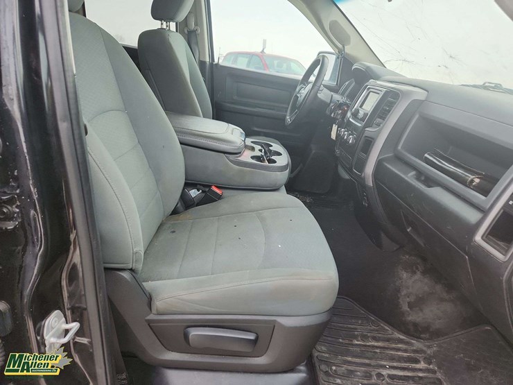 2017-dodge-1500-image-18