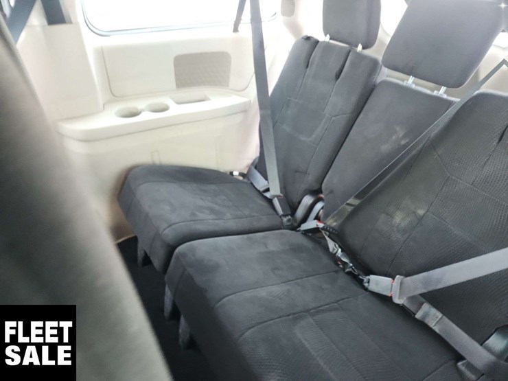 2013-dodge-grand-caravan-se-image-17