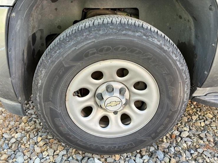 2008-chevrolet-tahoe-image-23