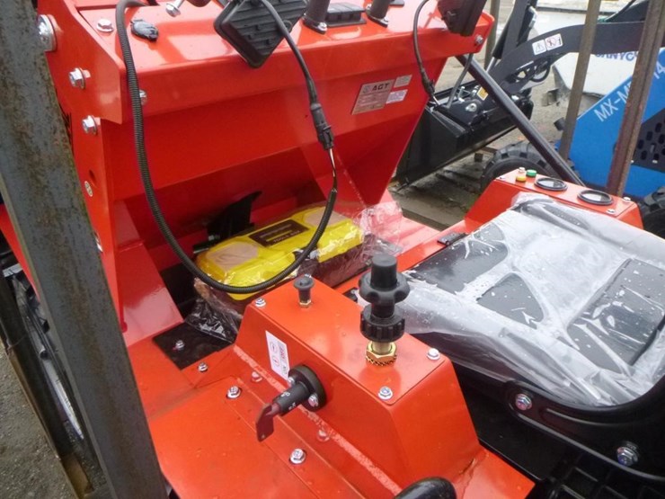 2025-agt-sda140w-skid-steer-loader-image-13