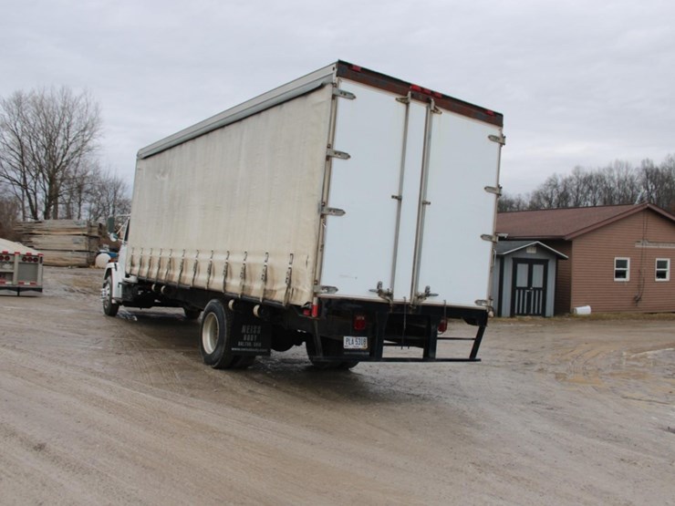 2003-freightliner-fl70-image-4