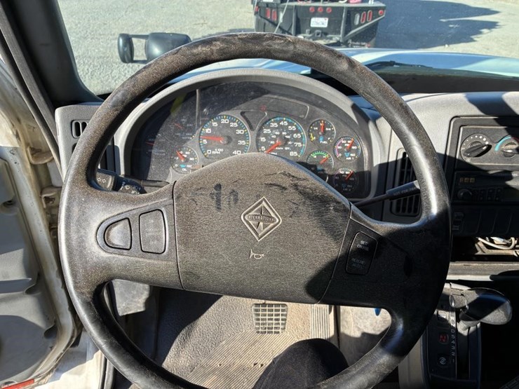 2003-international-7400-image-11