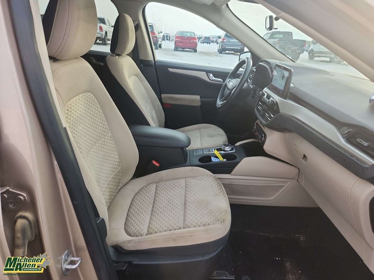 2020-ford-escape-image-18