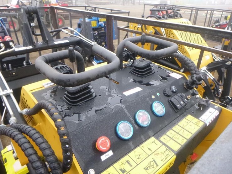 2025-agt-mx-crt23-skid-steer-track-loader-image-13