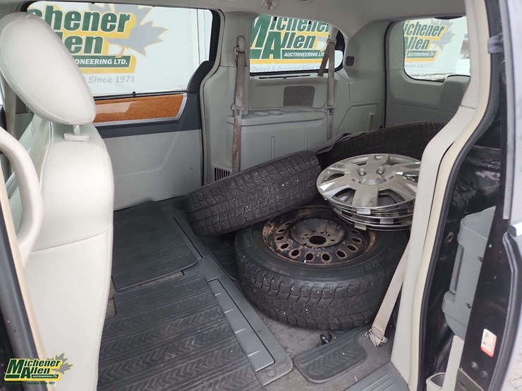 2009-chrysler-town-&-country-image-22