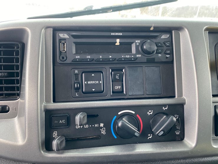 2018-hino-338-image-29