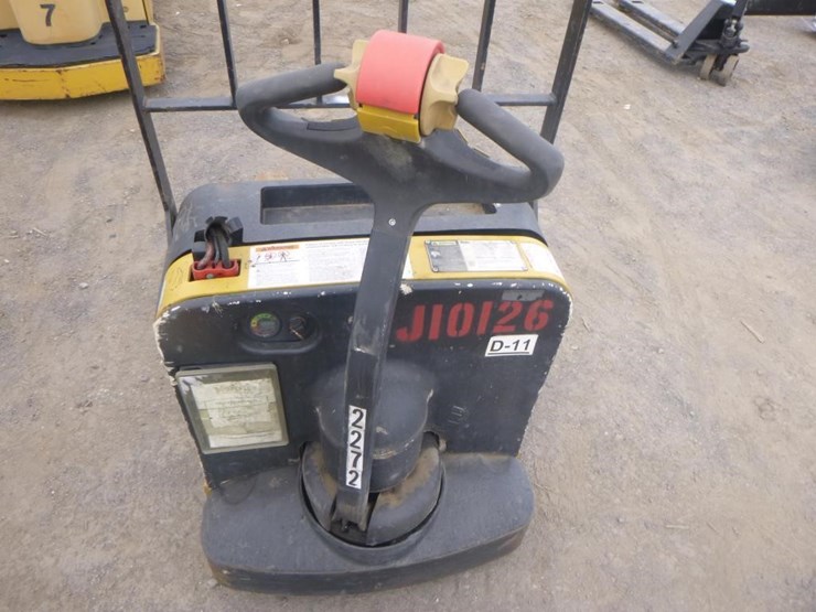 yale-electric-pallet-jack-image-9