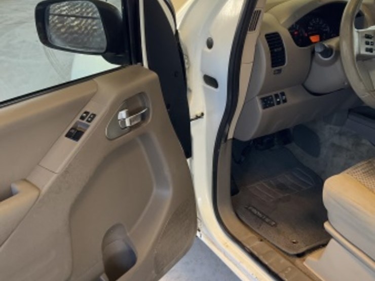 2017-nissan-frontier-image-23