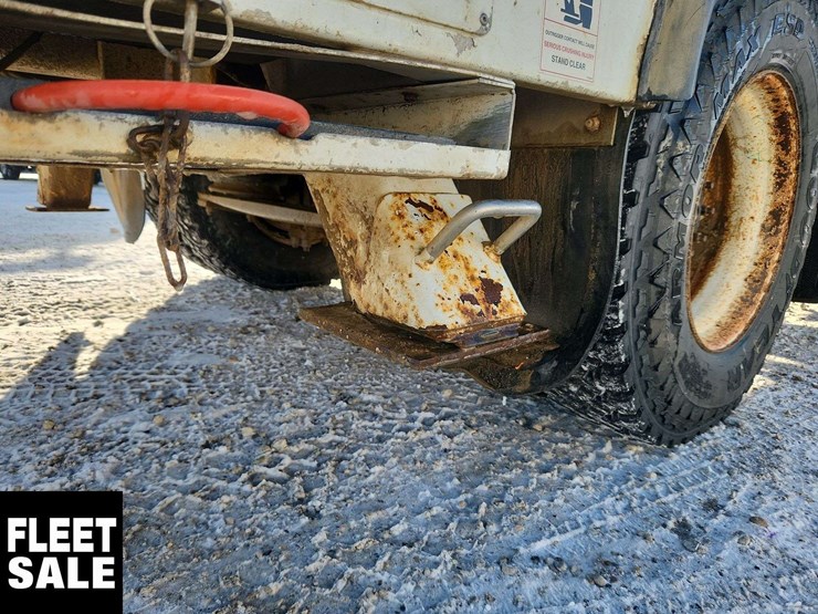 2008-freightliner-m2-106-image-48