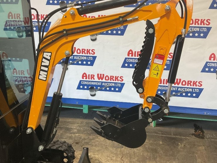 (inv.50040)-2025-miva-va13c-mini-excavator,-13.5-hp-gas-engine,-aux.-hydraulics,-blade,-15"-bucket-image-6
