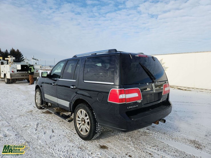 2013-lincoln-navigator-image-2