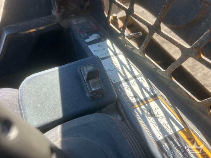 2018-deere-331g-image-28