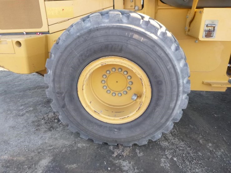 2005-deere-624j-image-36