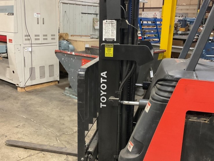 (inv.51024)-toyota-7bncu20-forklift,-4000-lbs-capacity,-2-stage-mast,-48"-forks,-side-shift,-36-v-image-6