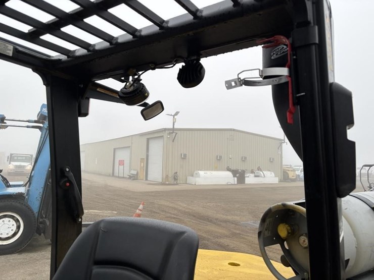 2017-yale-glc120vxntge100-forklift-image-26