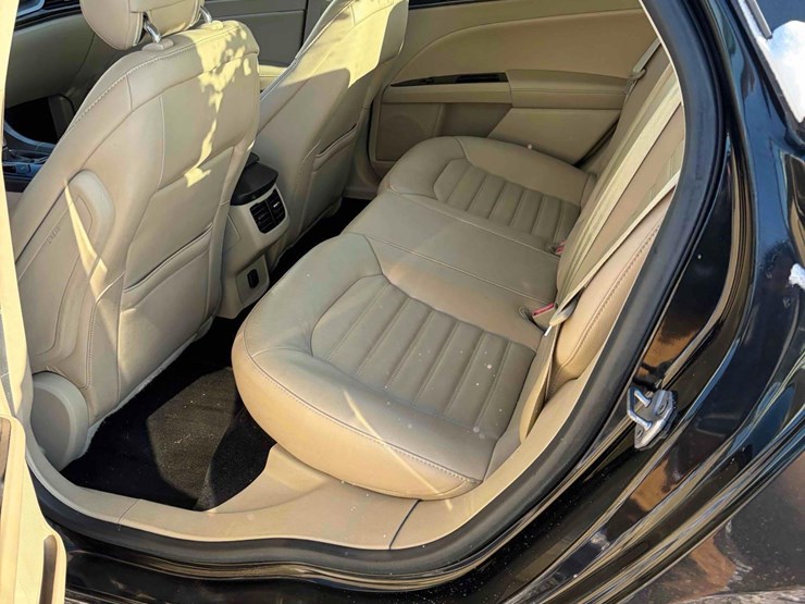 2014-ford-fusion-se-image-15