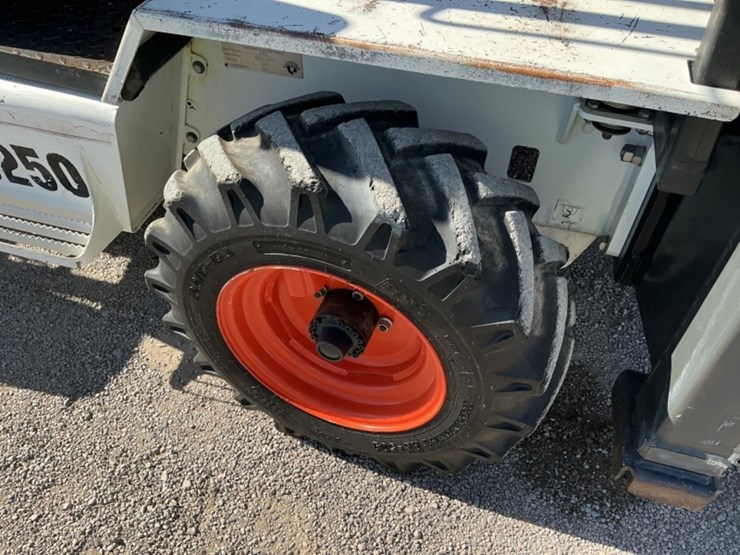 bobcat-b250-image-8