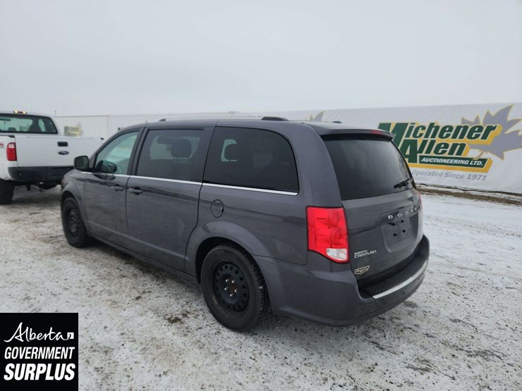2020-dodge-grand-caravan-sxt-image-3