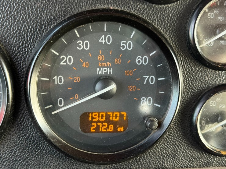 2014-peterbilt-389-image-47