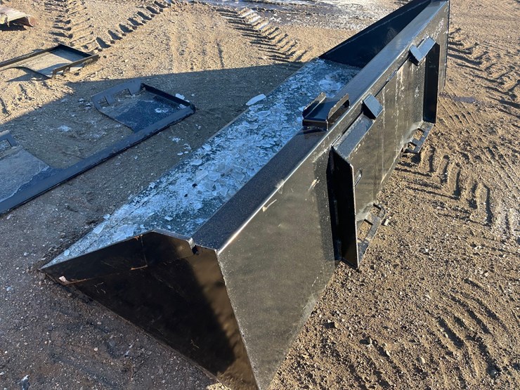 skid-steer-bucket-image-4