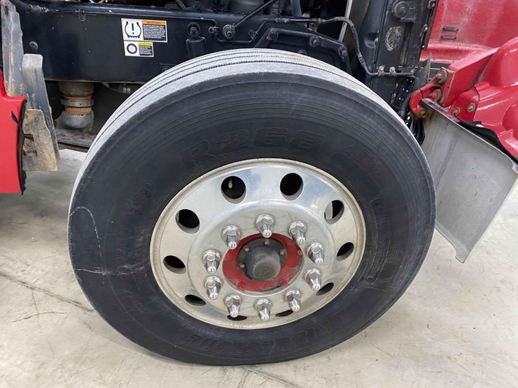 2014-peterbilt-365-image-91