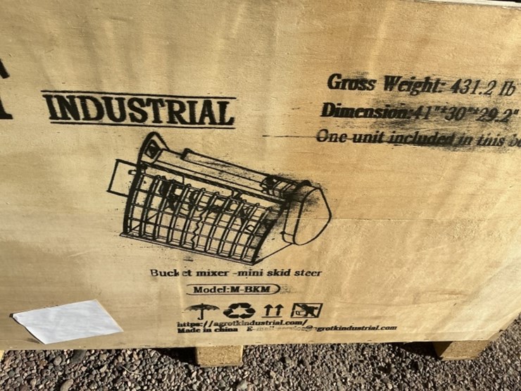 2025-agt-m-bkm-mini-skid-steer-mixer-bucket-image-3