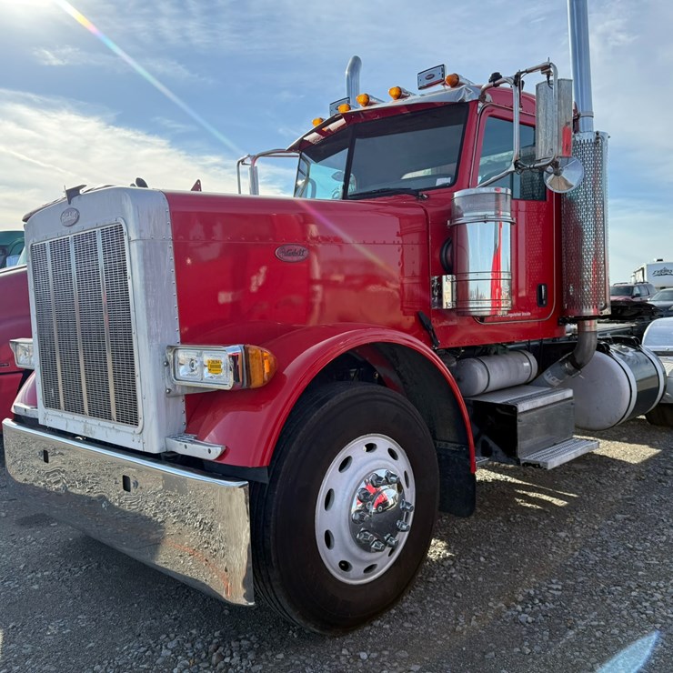 2014 PETERBILT 389