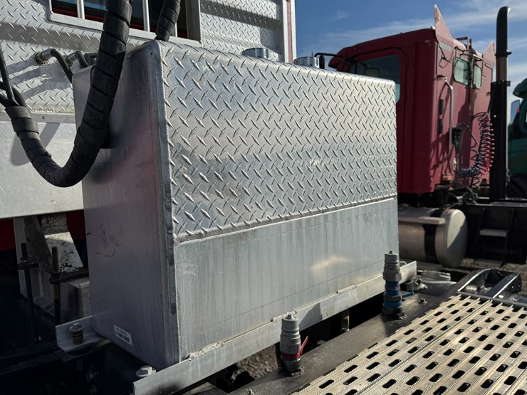 2014-peterbilt-389-image-13