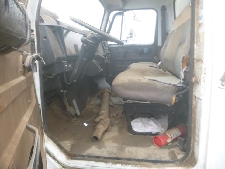 1997-international-4700-image-11