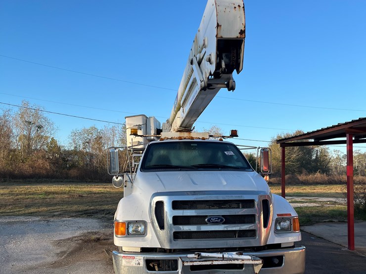 2012-ford-f750-image-1