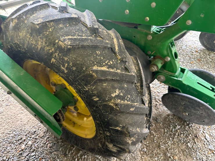 john-deere-1725-image-12