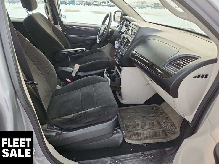 2013-dodge-grand-caravan-se-image-22